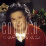 12-02-1993 Zangeres Zonder Naam, Mary Servaes at home in Stramproy.

[keywords]Posed, Eyecontact, Smiling[/keywords]